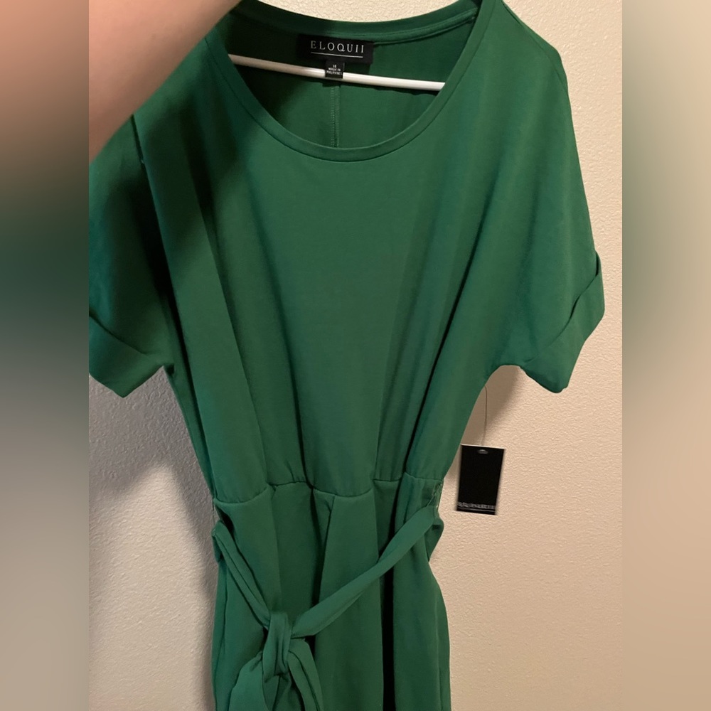 I’m selling a never worn Eloquii dress still with the tags.